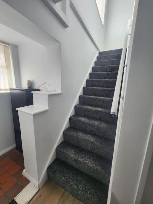 Charming 3-Bedroom Retreat With Modern Comforts South Ockendon Luaran gambar