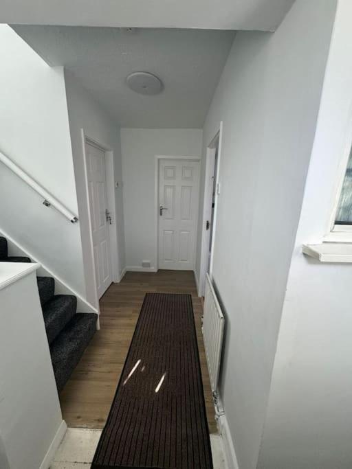 Charming 3-Bedroom Retreat With Modern Comforts South Ockendon Luaran gambar