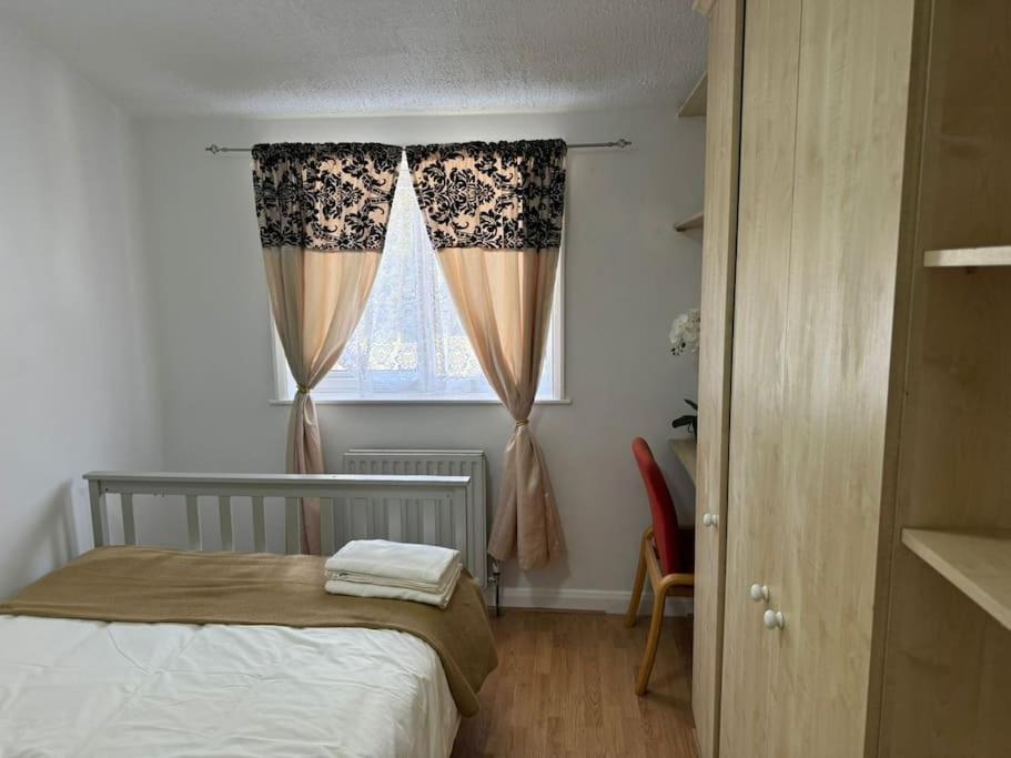 Charming 3-Bedroom Retreat With Modern Comforts South Ockendon Luaran gambar
