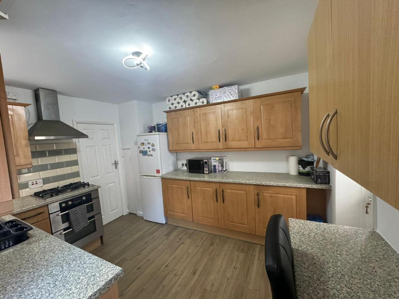 Charming 3-Bedroom Retreat With Modern Comforts South Ockendon Luaran gambar
