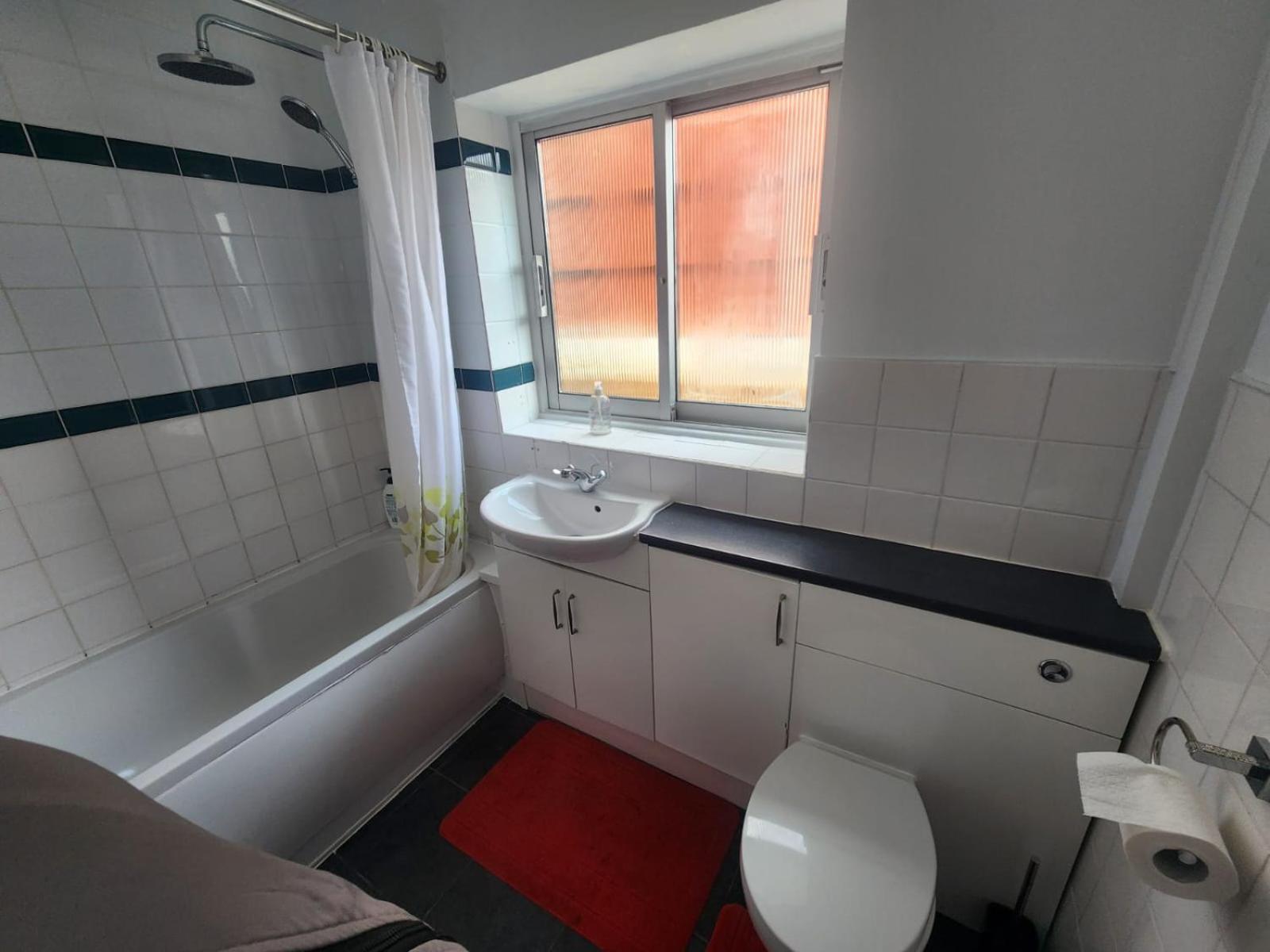 Charming 3-Bedroom Retreat With Modern Comforts South Ockendon Luaran gambar