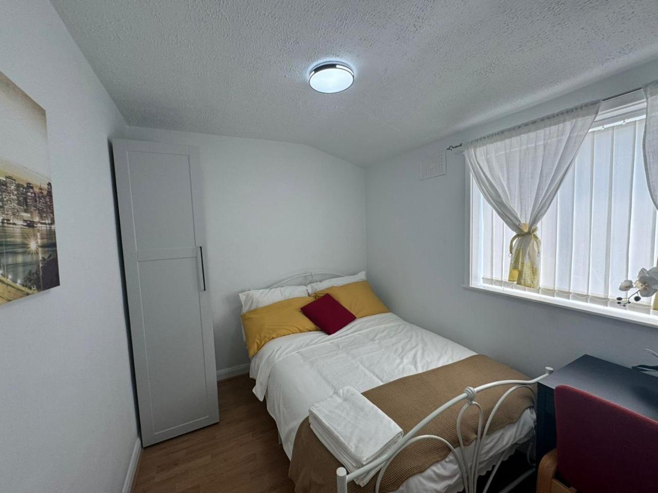 Charming 3-Bedroom Retreat With Modern Comforts South Ockendon Luaran gambar